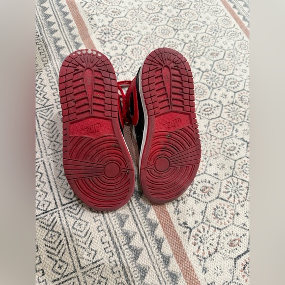 Nike Kids' Black and Red Sneakers Size 10.5 - Picture 4 of 5